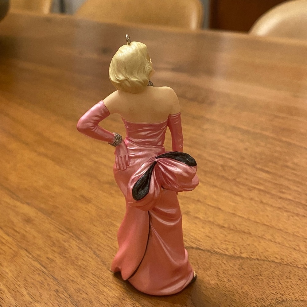 Hallmark Keepsake 1997 Marilyn Monroe ornament.  Like new condition in box. - Picture 6 of 6